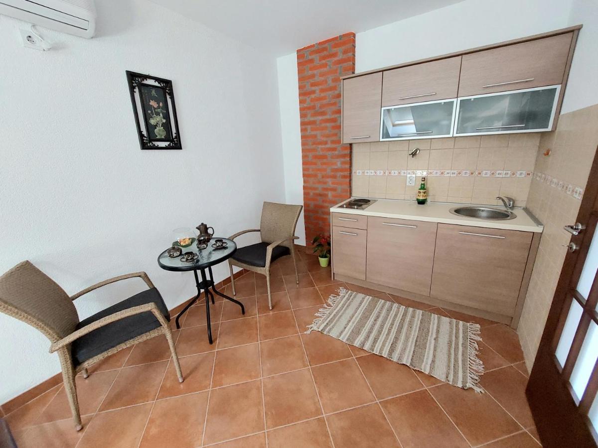 Ferienwohnung Apartman - Dobrota Sun Kotor Exterior foto